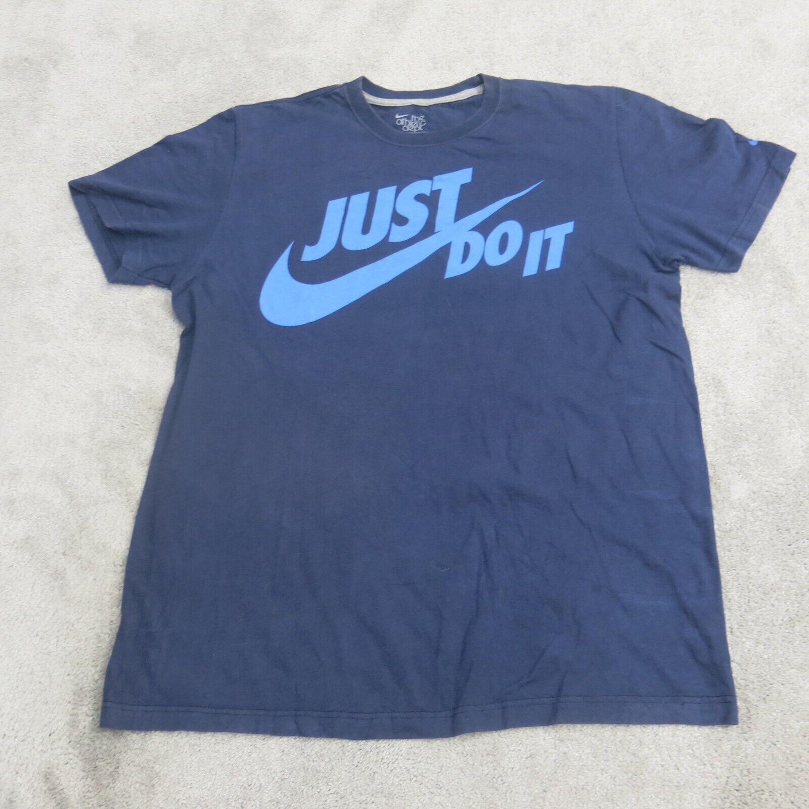 The nike tee standard fit hot sale