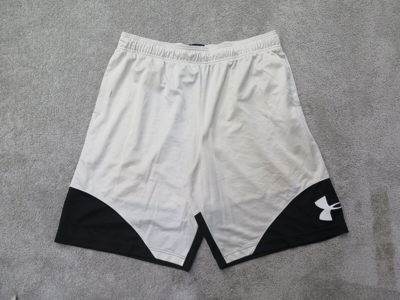 Under Armour Shorts Men 2XL White Swoosh Logo Loose Fit Athletic Running  Jogging
