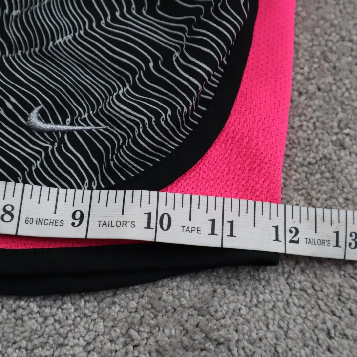 Nike Women Athletics Geometric Shorts Elastic Waist Mid Rise Black Size Small