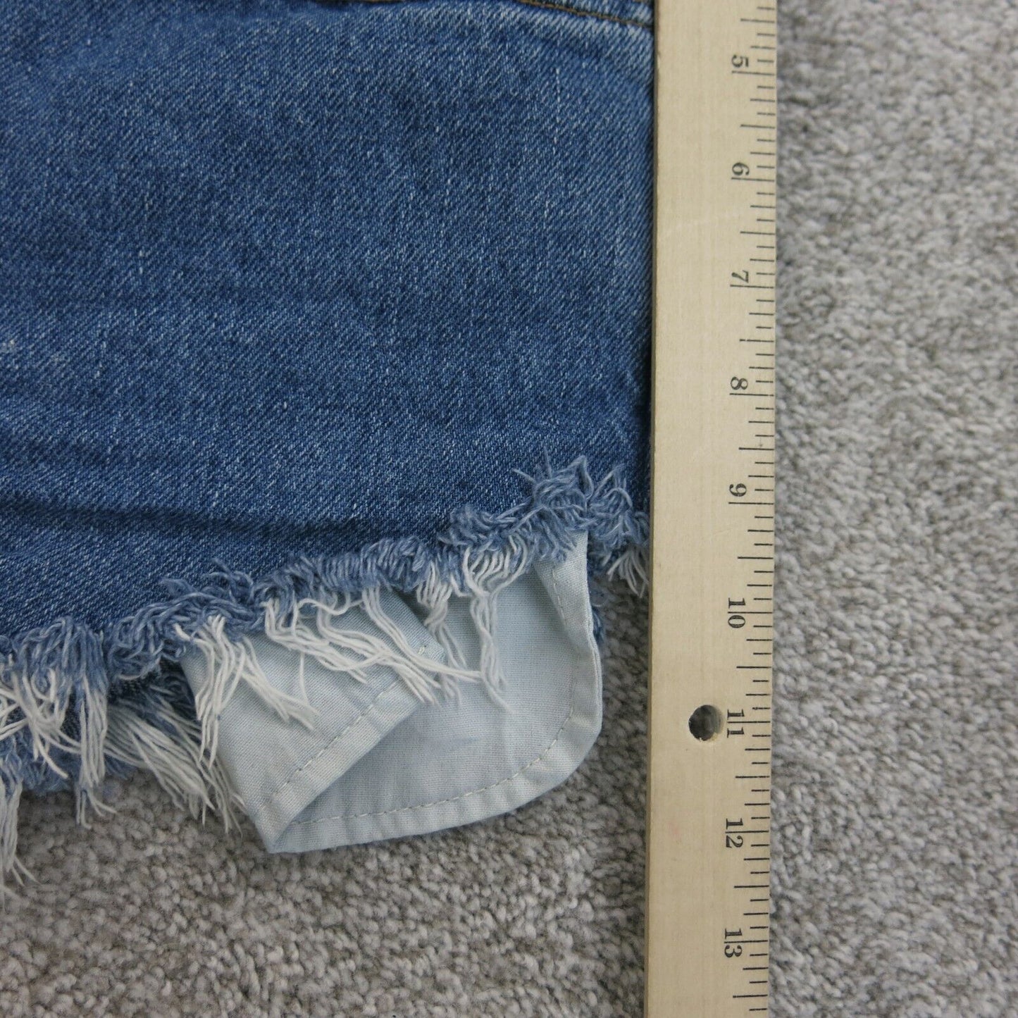 Levi Strauss & Co Women Cut Off Jeans Shorts 100% Cotton Mid Rise Blue Size W33