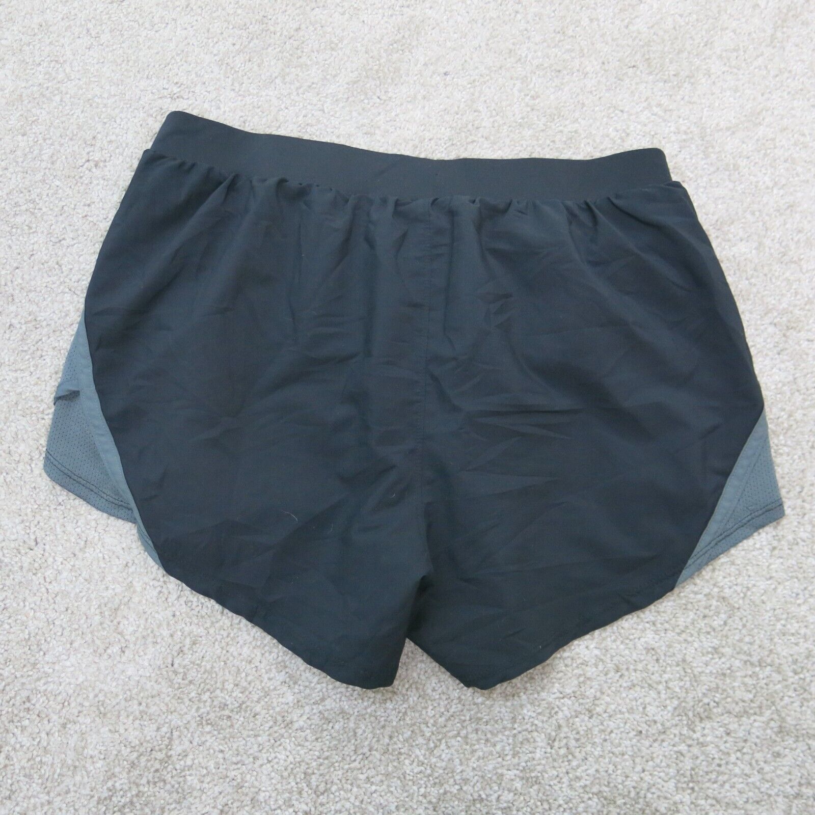 Under armour loose clearance heatgear shorts womens