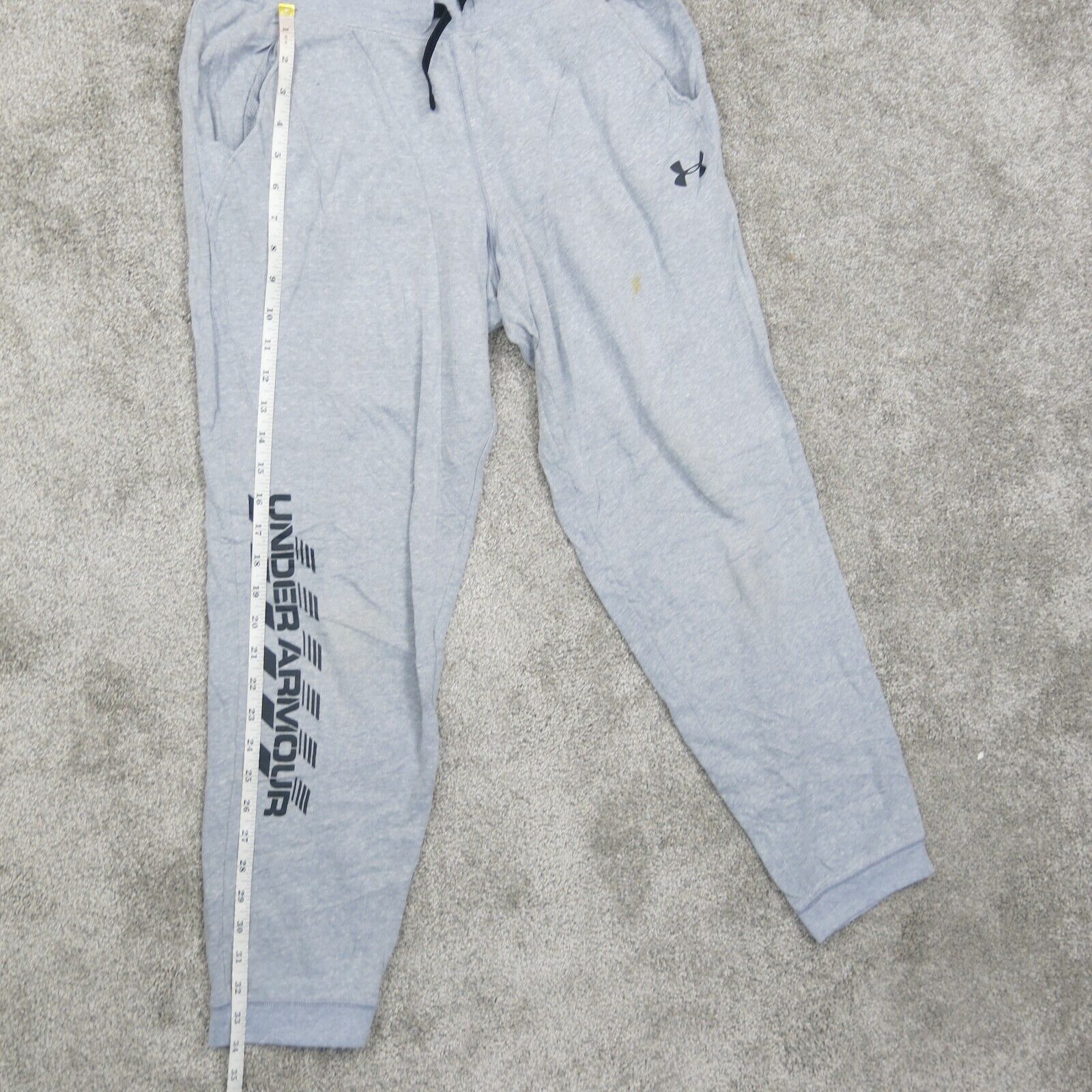 Under armour hot sale sweatpants loose