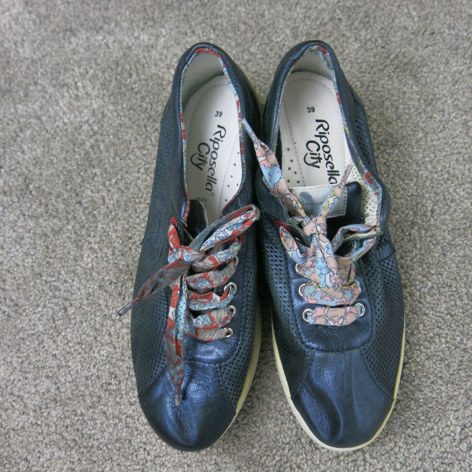 Blue leather hot sale tennis shoes