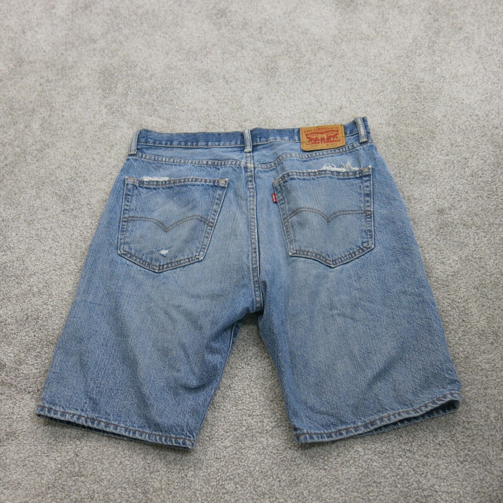 Bermuda sales levi shorts