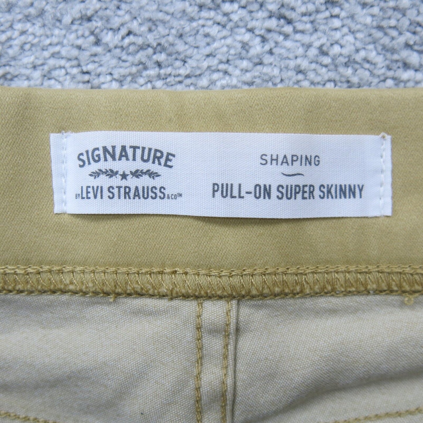NWT Signature By Levis Womens Pull On Super Skinny Leg Jeans Pan Khaki Size W34