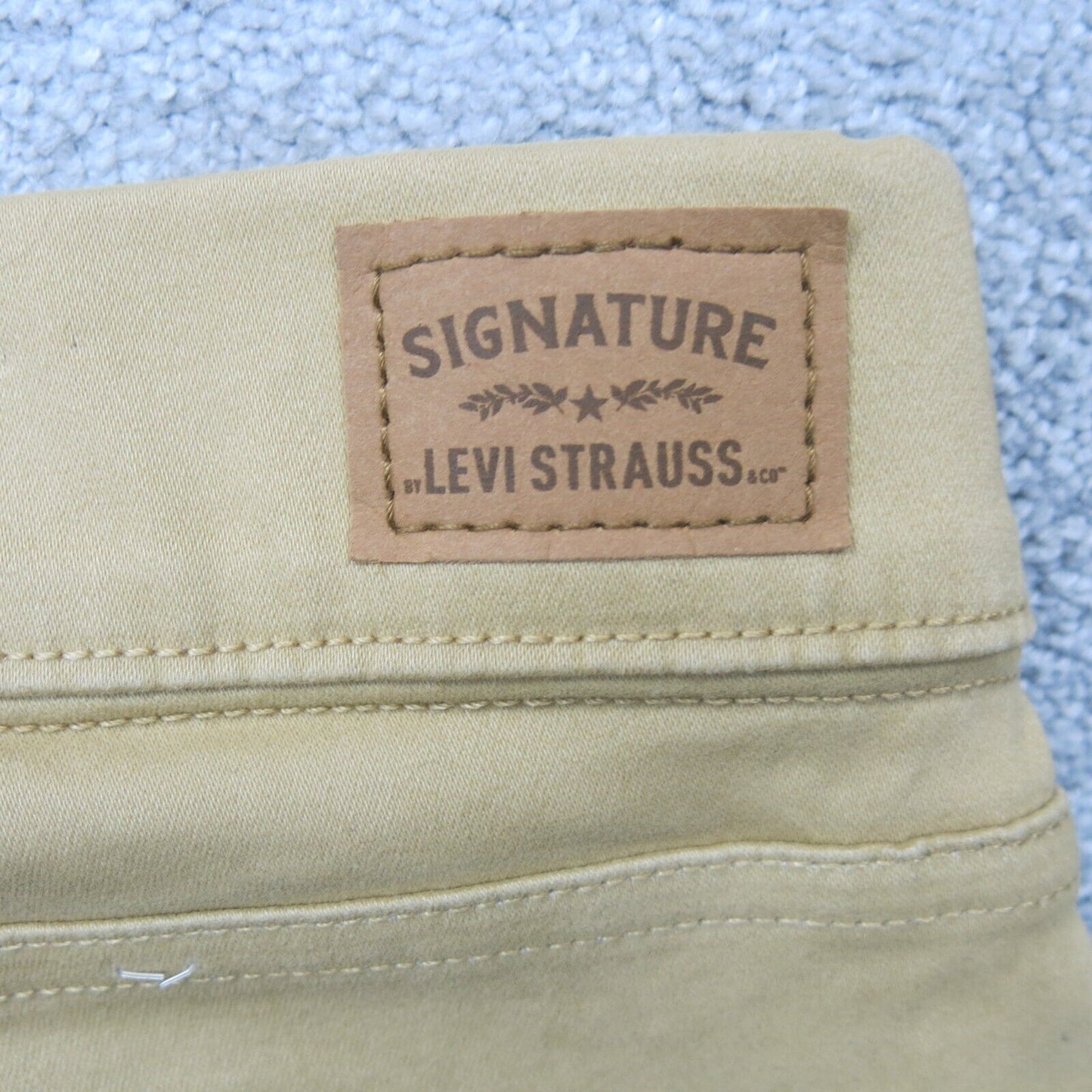 NWT Signature By Levis Womens Pull On Super Skinny Leg Jeans Pan Khaki Size W34