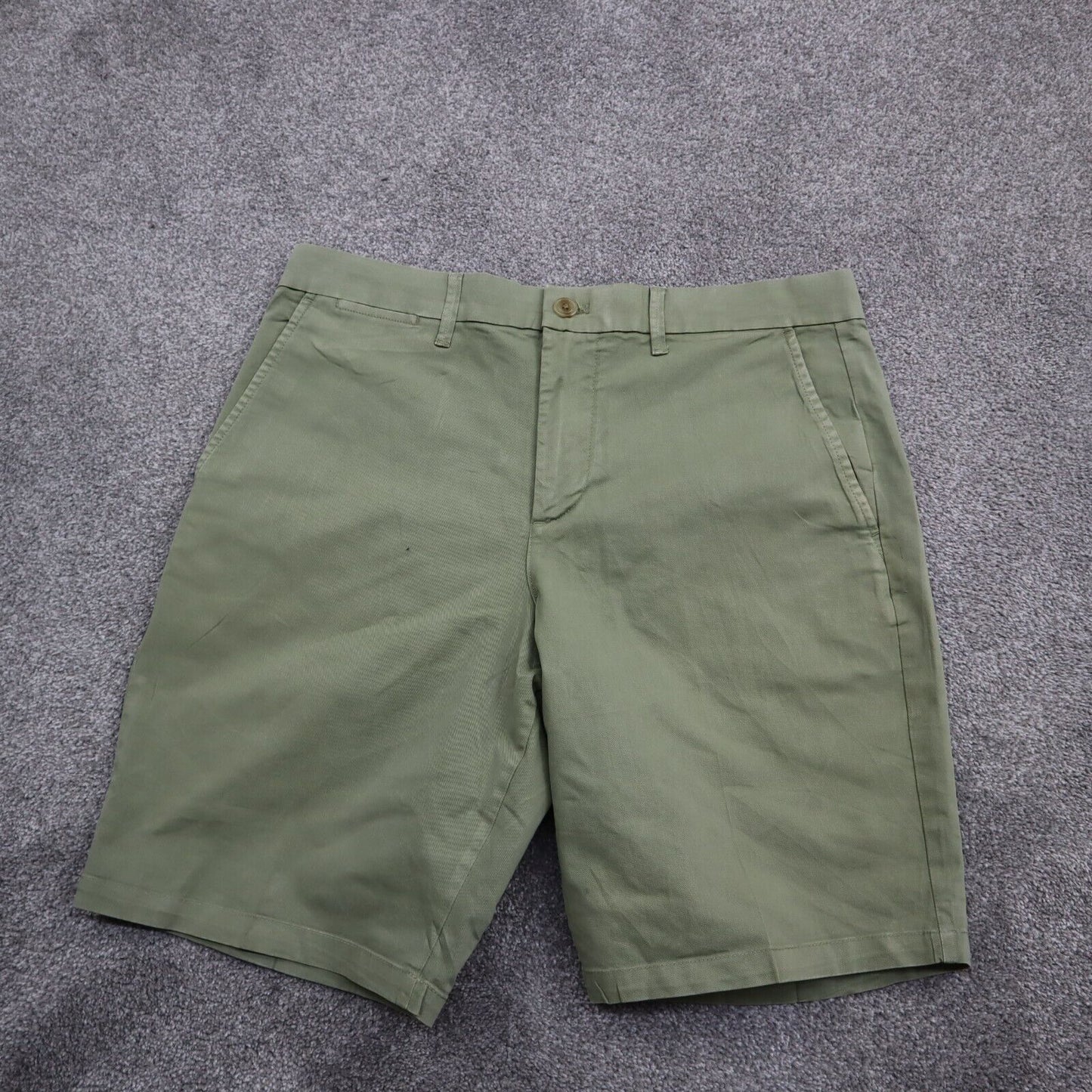 GAP Khakis Mens Baggy  Shorts Flat Front Hiking Outdoor Pockets Green  Size 31