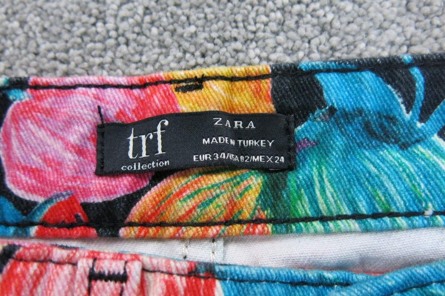 Zara Trf Collection Women Cut Off  Denim Shorts Pockets Fruit Print Red Black 02